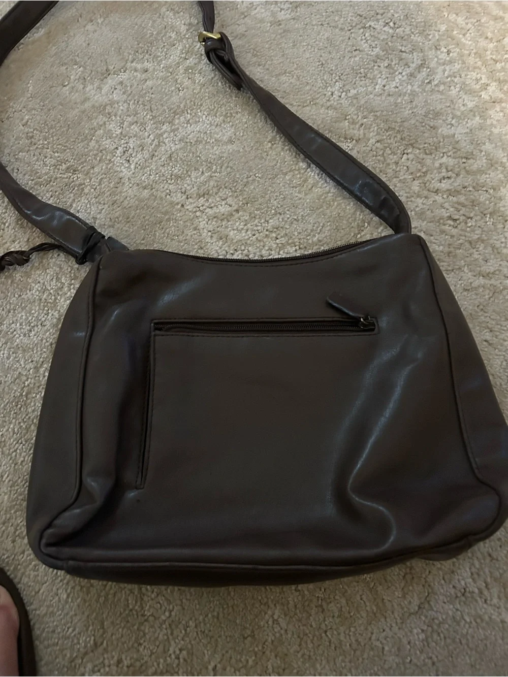 Liz Claiborne brown shoulder / crossbody purse w/ adjustable strap & pockets.